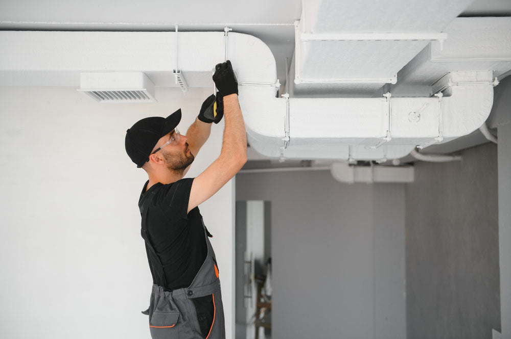 How Do Technicians Do HVAC Duct Installation?